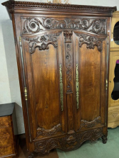 Armoire pays de Rostrenen en châtaignier